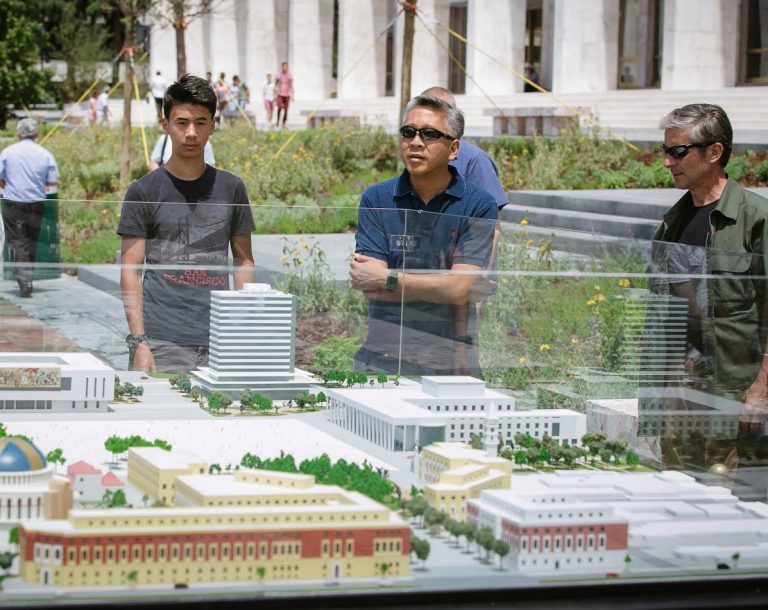 FOTO LAJM/ Sheshi “Skënderbej” ka një vizitor special