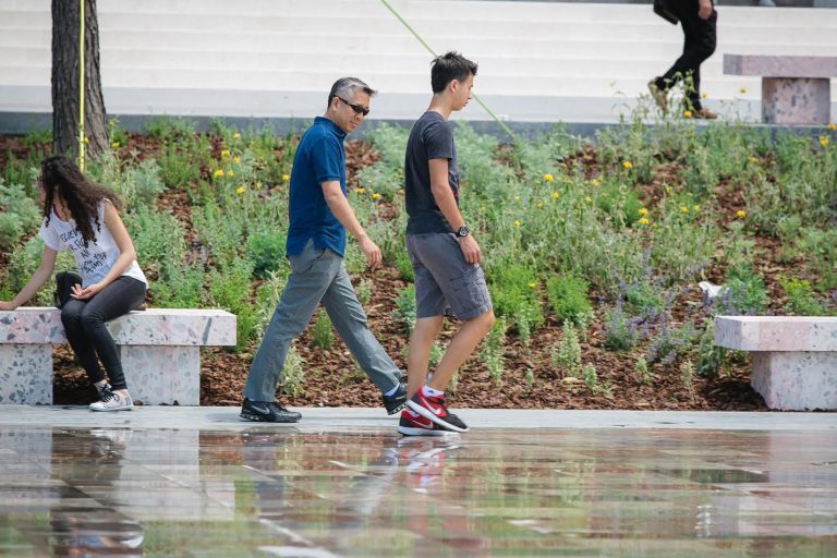 FOTO LAJM/ Sheshi “Skënderbej” ka një vizitor special