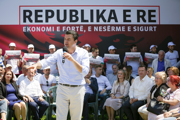 Shqipëria ka një mij halle, Rama vizaton flutura