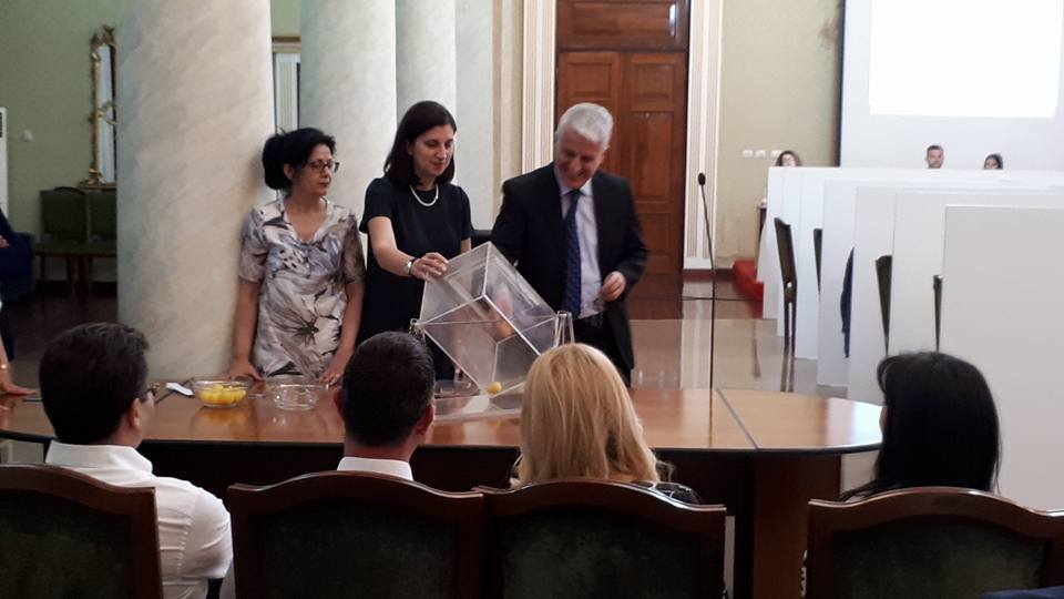 Gazetari i kronikës publikon cv e 12 anëtarëve të Komisionit të Pavarur: A e kanë pastruar veten?