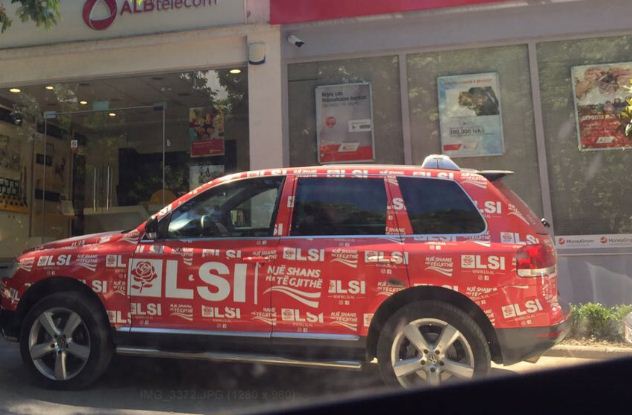 FOTO/Në Çorovodë  gjithë makina është me Ilir Metën, pa le më timoni