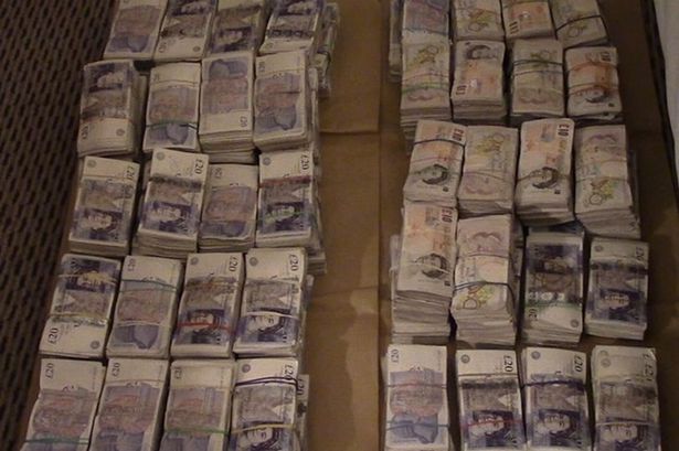 FOTO/ Pastruan treçerek milioni paund, bien në pranga shqiptari dhe ‘banda’ e tij e kinezëve