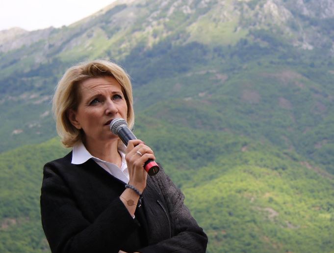 Mimi Kodhelit i dështon takimi në Shishtavec