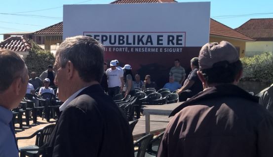 Helmimi, Basha anulon mitingjet, ja pse