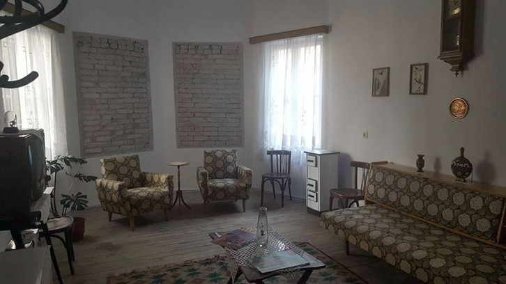 FOTO LAJM/ Fotoja e Gramoz Ruçit, “relike” në muzeun e torturave të Sigurimit