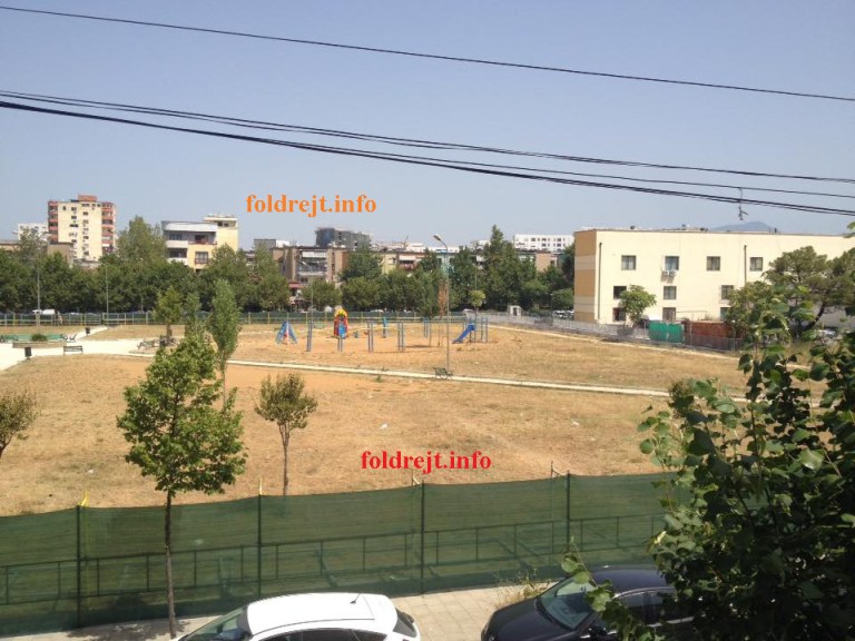 FOTO SKANDAL/ Erion Veliaj prish parkun e fëmijëve dhe lulishten për të ndërtuar kompleks pallatesh