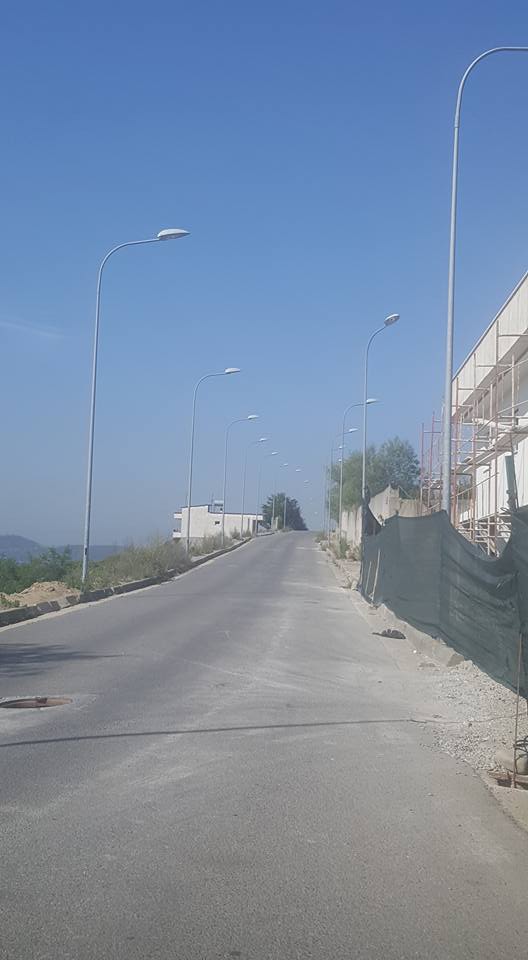 FOTO/askund nuk ka ndricim si ne kete rruge te periferise se Tiranes
