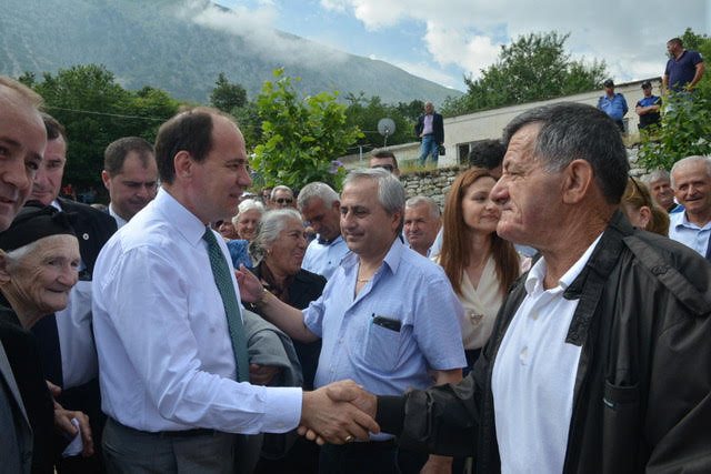 Presidenti Nishani përkujton Betejën e Lopsit dhe luftëtarët tepelenas