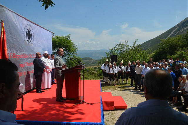 Presidenti Nishani përkujton Betejën e Lopsit dhe luftëtarët tepelenas