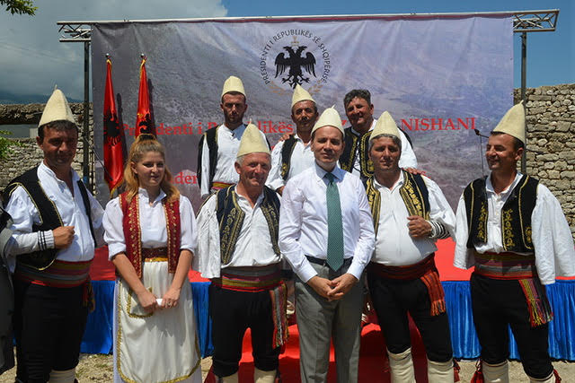 Presidenti Nishani përkujton Betejën e Lopsit dhe luftëtarët tepelenas