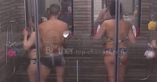 FOTO/ BB9, plas sherri, Fiorentina kap mat Olsin me Ambran në dush