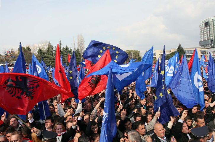 EMRAT/ PD dorëzon në KQZ listën e plotë, ja 140 kandidatët në 12 qarqe