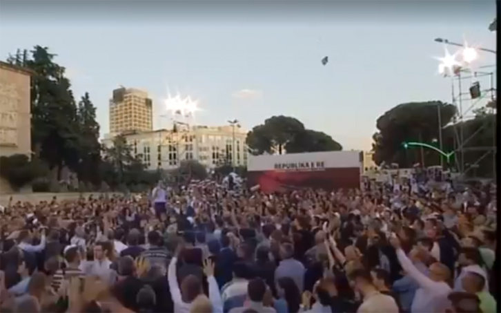 DYSHIMET/ Helmimi në mitingun e PD-së, prokuroria sekuestron prozhektorët e ndriçimit