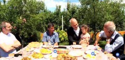 FOTO/ Rrëfehet Kryeministri: Ja si u bë gjyshi im shoferi i Mbretit Zog