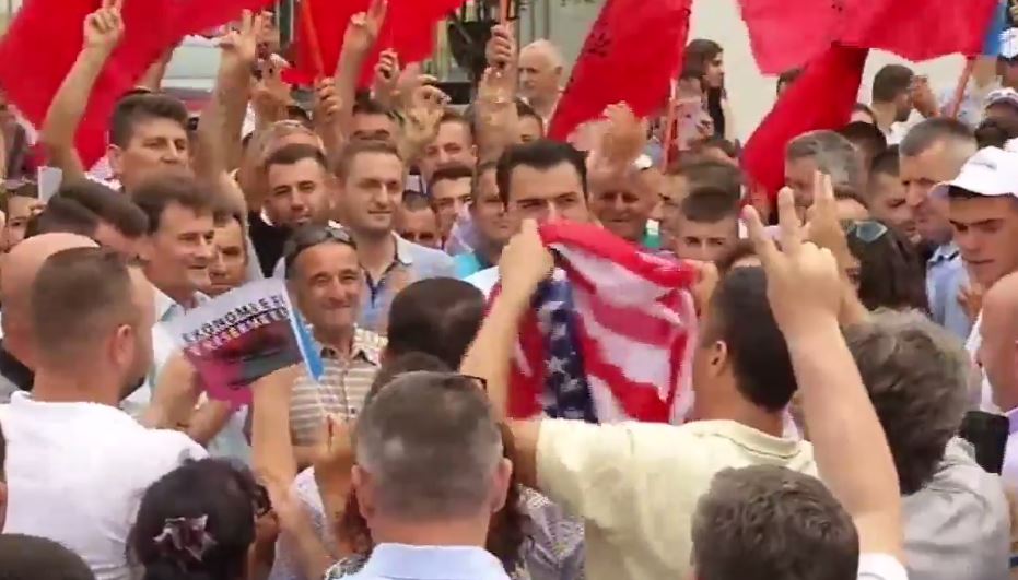 VIDEO/Basha, pritje entusiazte ne Rinas, ja cfare tha kreu i opozites