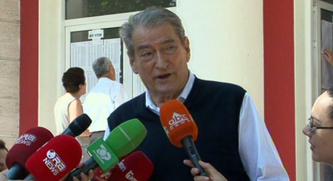 Berisha voton dhe ka një mesazh për “tregtarët e pistë” të votave