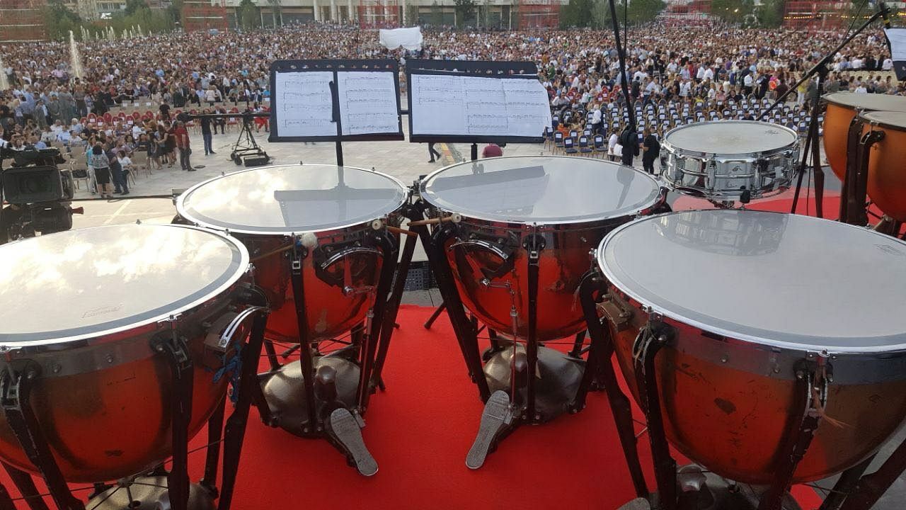 Luksi i përurimit të Sheshit Skënderbej: Kjo shifër për festë, fyrje për mijëra të varfër