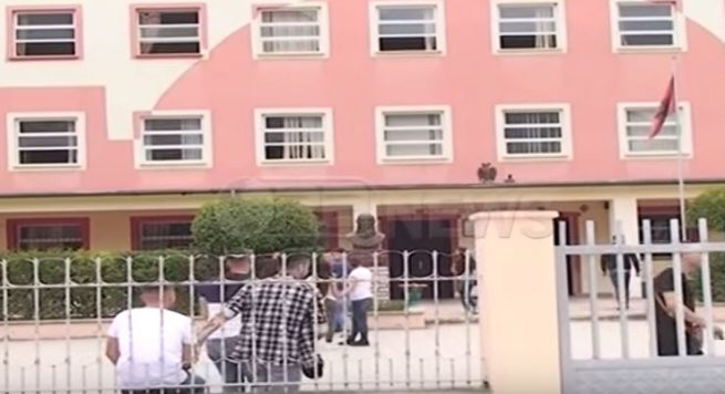 Berat, drejtori i gjimnazit: Nuk kam abuzuar me vajzat, i kam ndihmuar