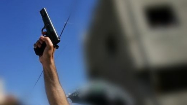 Terrorizon me armë banorët në Kashar, policia jashtë funksionit