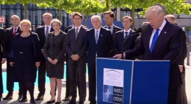 VIDEO/ Samiti i NATO-s, Edi Rama qesh me veten dhe nxiton hapat për të dalë afër Donald Trump