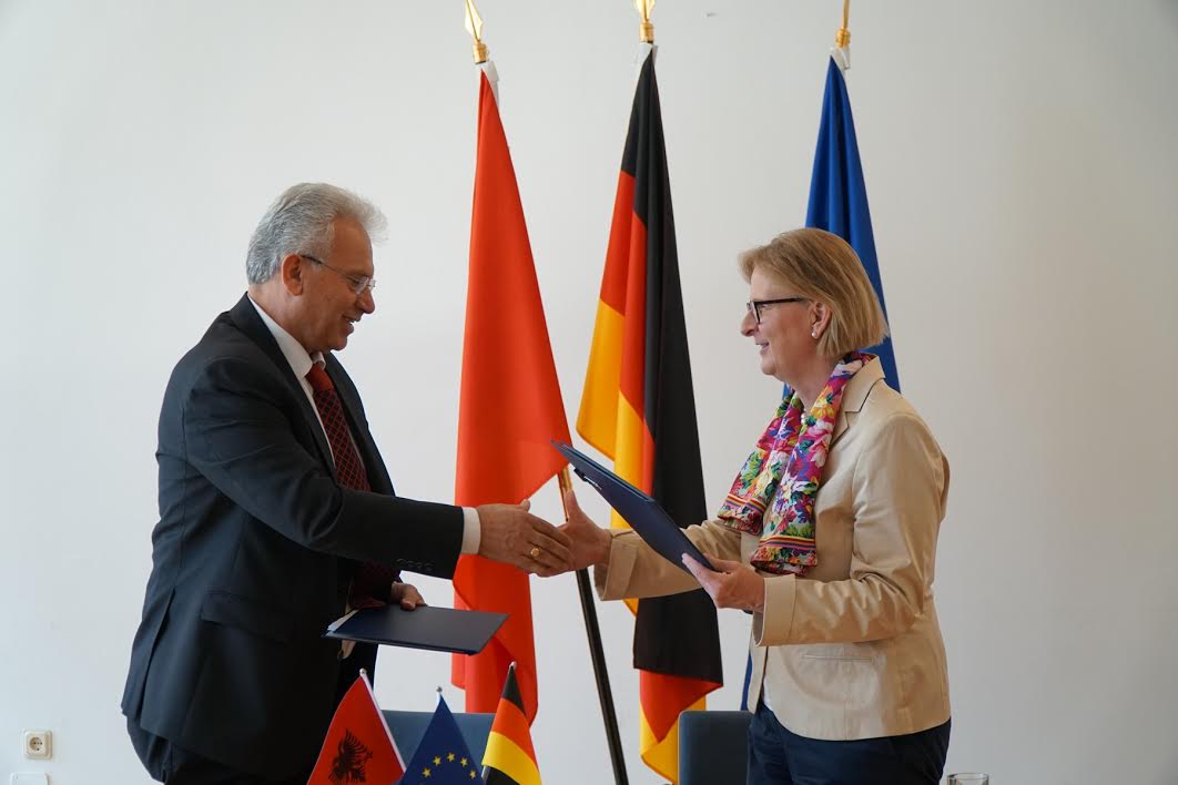 Kontratë bashkëpunimi mes KQZ dhe Ambasadës Gjermane në Shqipëri