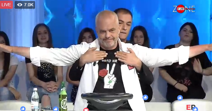 Rama thotë sërish gjëra të cuditshme për Trump: Si reagoi kur i dha dorën