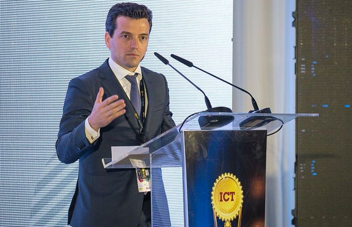 Deputeti demokrat i Vlorës: Edi Rama, do të të ndjek këmba-këmbës