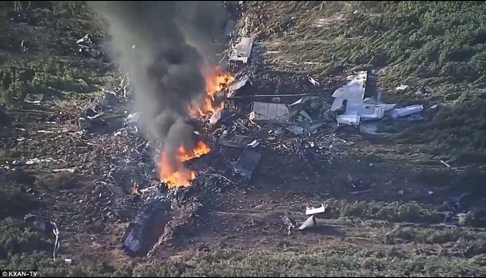 FOTO/ Rrëzohet avioni i marinës, vdesin 16 ushtarë amerikanë