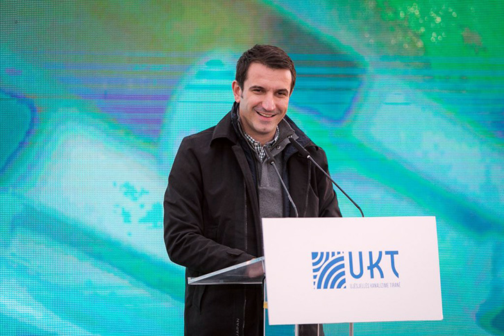 FOTO FAKT/ Erion Veliaj para zgjedhjeve dhe pas zgjedhjeve – Si ndryshoi fjalët kryebashkiaku për çmimin e ujit