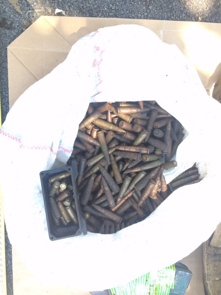 FOTO GALERI/ Kurbin, 63-vjeçari sherr me fqinjët, policia i gjen arsenal armësh e municionesh