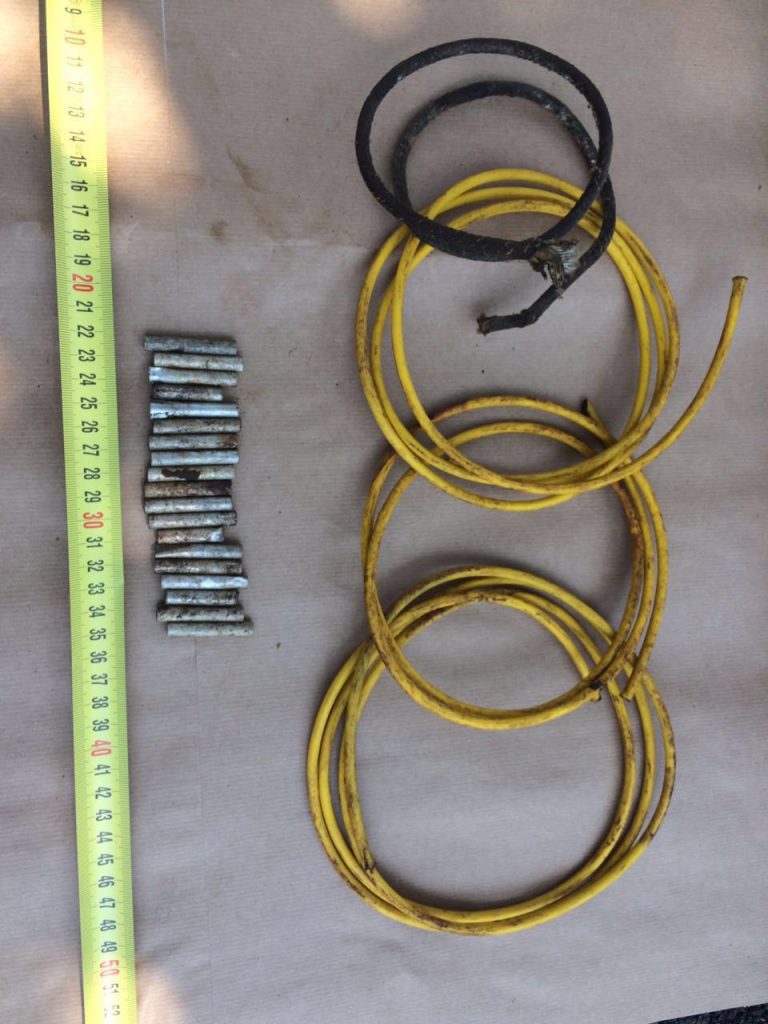 FOTO GALERI/ Kurbin, 63-vjeçari sherr me fqinjët, policia i gjen arsenal armësh e municionesh