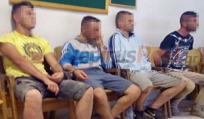 FOTO/ Greqi, pranga 4 shqiptarëve, grabitës të rrezikshëm me armë
