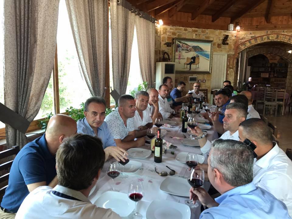 FOTO GALERI/ Zgjedhjet në PD, 18 kryetarë degësh “mbështetës të Bashës” mblidhen në një drekë?!