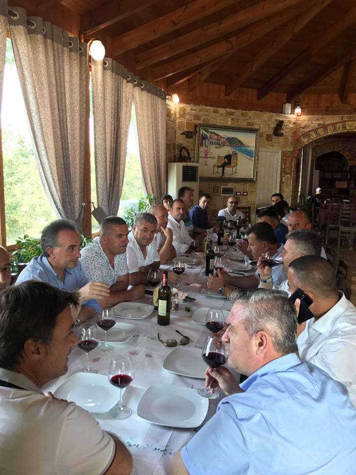 FOTO GALERI/ Zgjedhjet në PD, 18 kryetarë degësh “mbështetës të Bashës” mblidhen në një drekë?!