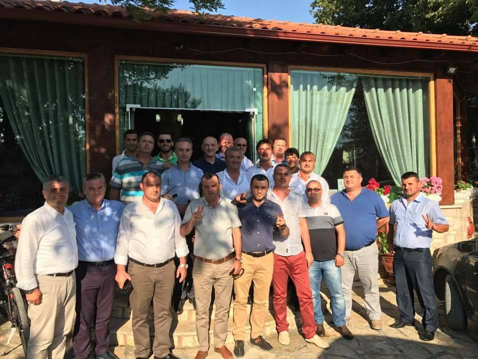 FOTO GALERI/ Zgjedhjet në PD, 18 kryetarë degësh “mbështetës të Bashës” mblidhen në një drekë?!