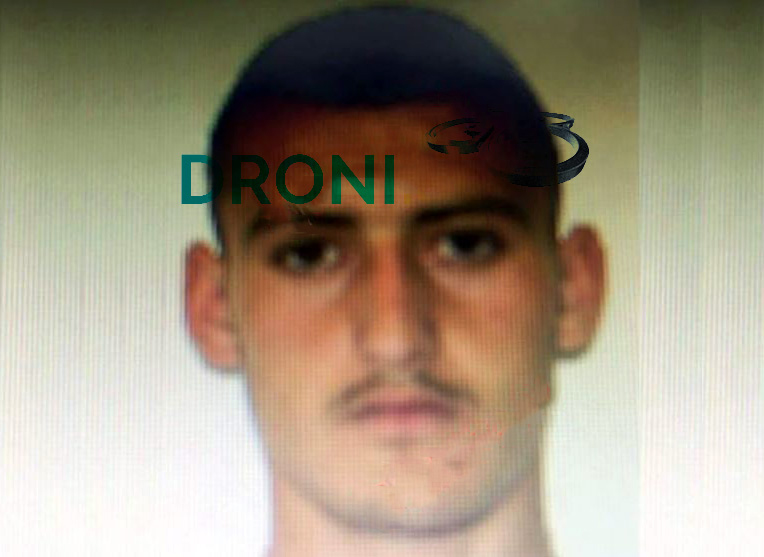 FOTO LAJM/ / Ky është 21-vjeçari që vrau babanë dhe plagosi nënën e tij