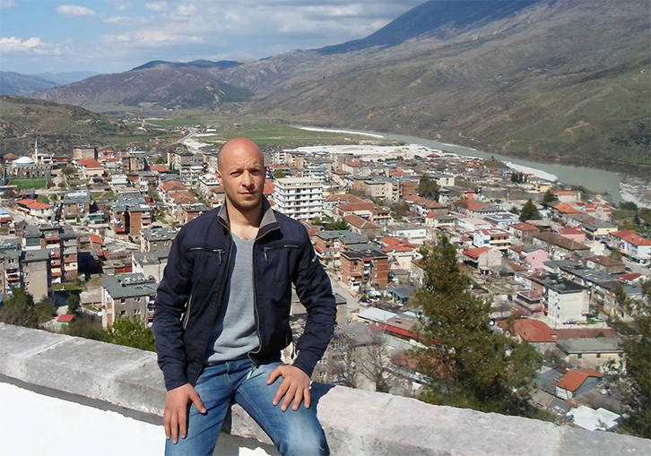 FOTO & DETAJE / Tepelenë, kush është nipi i ish-ministrit që i shpëtoi plumbit, zbardhet e kaluara e tij