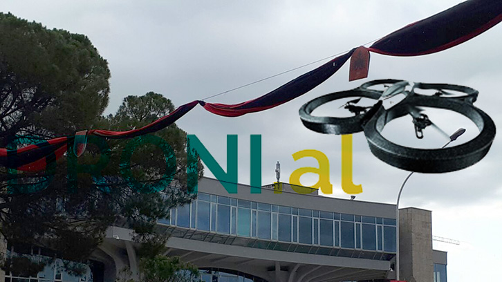 FOTO LAJM/ Emblema e Republikës me kokë poshtë