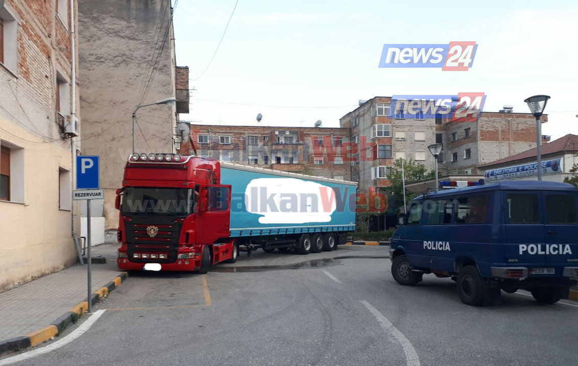 DETAJE & FOTO/ Peshohet sasia rekord e drogës që u kap në Llakatund, zbulohet me se do transportohet dhe ku do ruhet