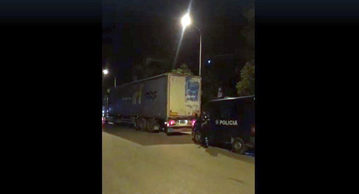 VIDEO/ Dy trajlera me 15 tonë drogë Llakatundi, nisen nga Vlora drejt Tiranës