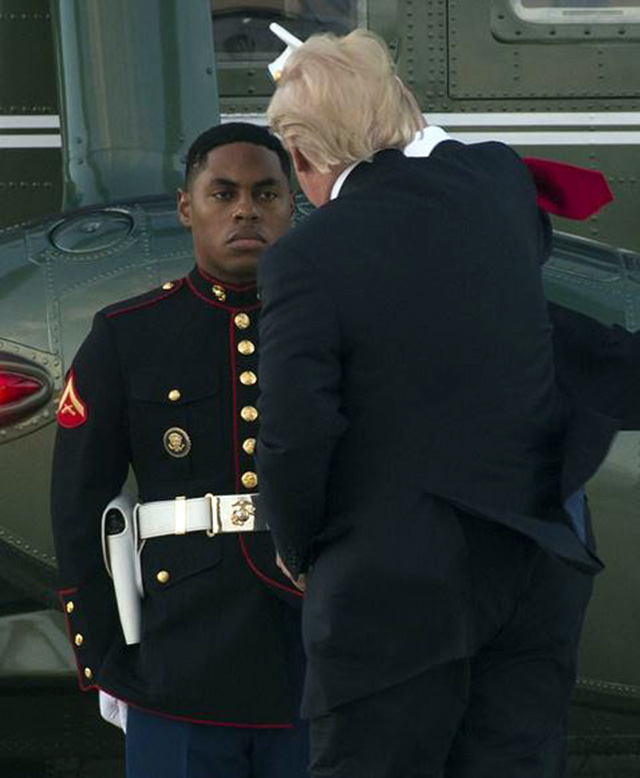 VIDEO & FOTO GALERI/ Era i rrëzon kapelën marinsit, gjesti i presidentit Trump habit rrjetin