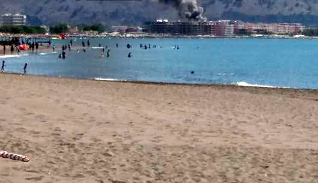 FOTO LAJM/ Velipojë, zjarr te kompleksi i madh