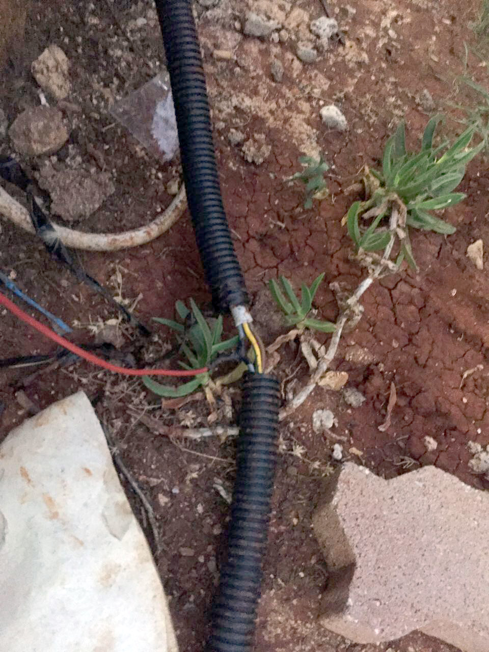 FOTO GALERI/ Dhërmi, vidhnin energjinë, 3 ndërtues dhe pronari i një restoranti të njohur përfundojnë në polici