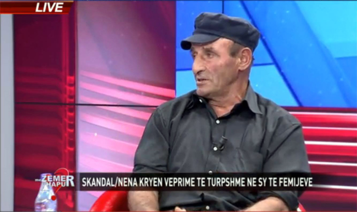 VIDEO TRONDITËSE/ Nusja me burrin emigrant kapet ‘mat’ me të dashurin në sy të fëmijëve, vjehrri bën publike pamjet e tradhëtisë