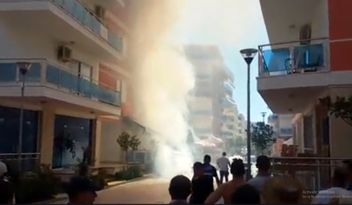 DETAJE & FOTO/ Zjarri në Velipojë, ambulancat tejmbushen, Policia evakuon banorët e zonës