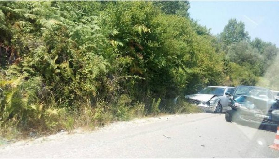 FOTO/ Tiranë-Elbasan, aksidentohen dy makina, ja sa persona u plagosën