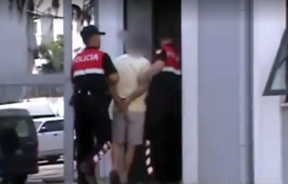 VIDEO & EMRA/ Tiranë, “Ndjekja” prangos dy trafikantë, sekuestrohen drogë e armë