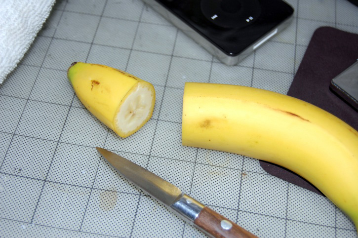 Arrestohet gruaja me organet gjenitale të burrit në çantë