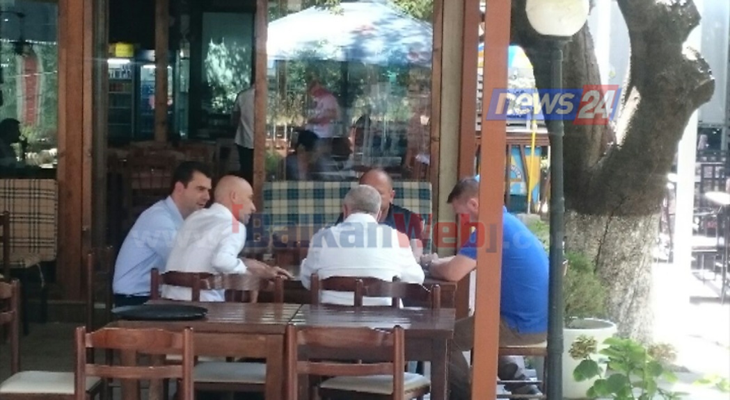 FOTO LAJM/ Pas votimit, Basha “çlodhet” te kafja e PD-së, ja kush e shoqëron