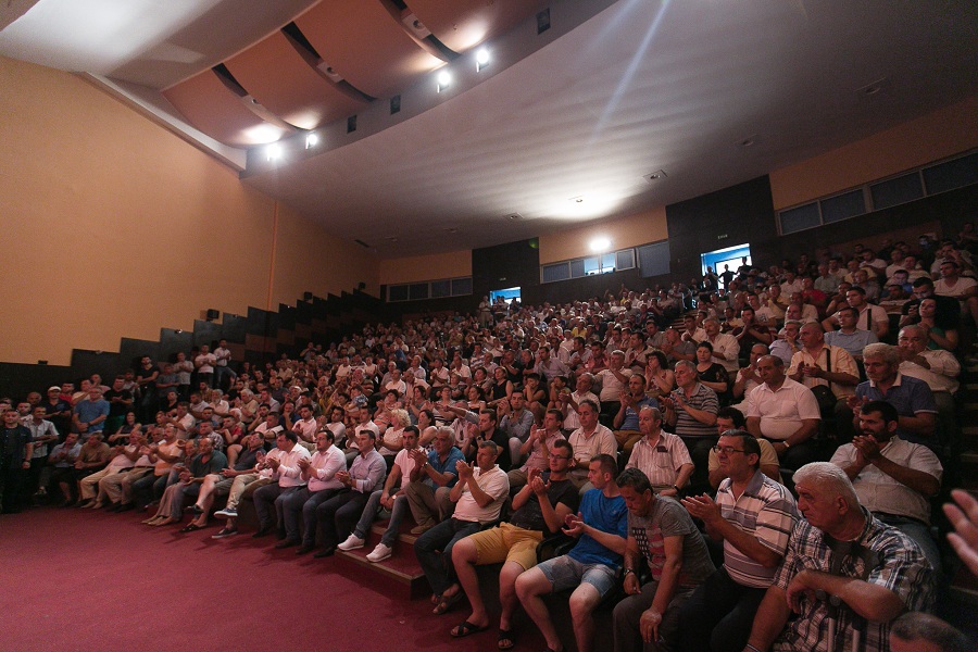 FOTO/ Zgjedhja e kreut të PD, Basha nis turin, takimi i parë në Kavajë